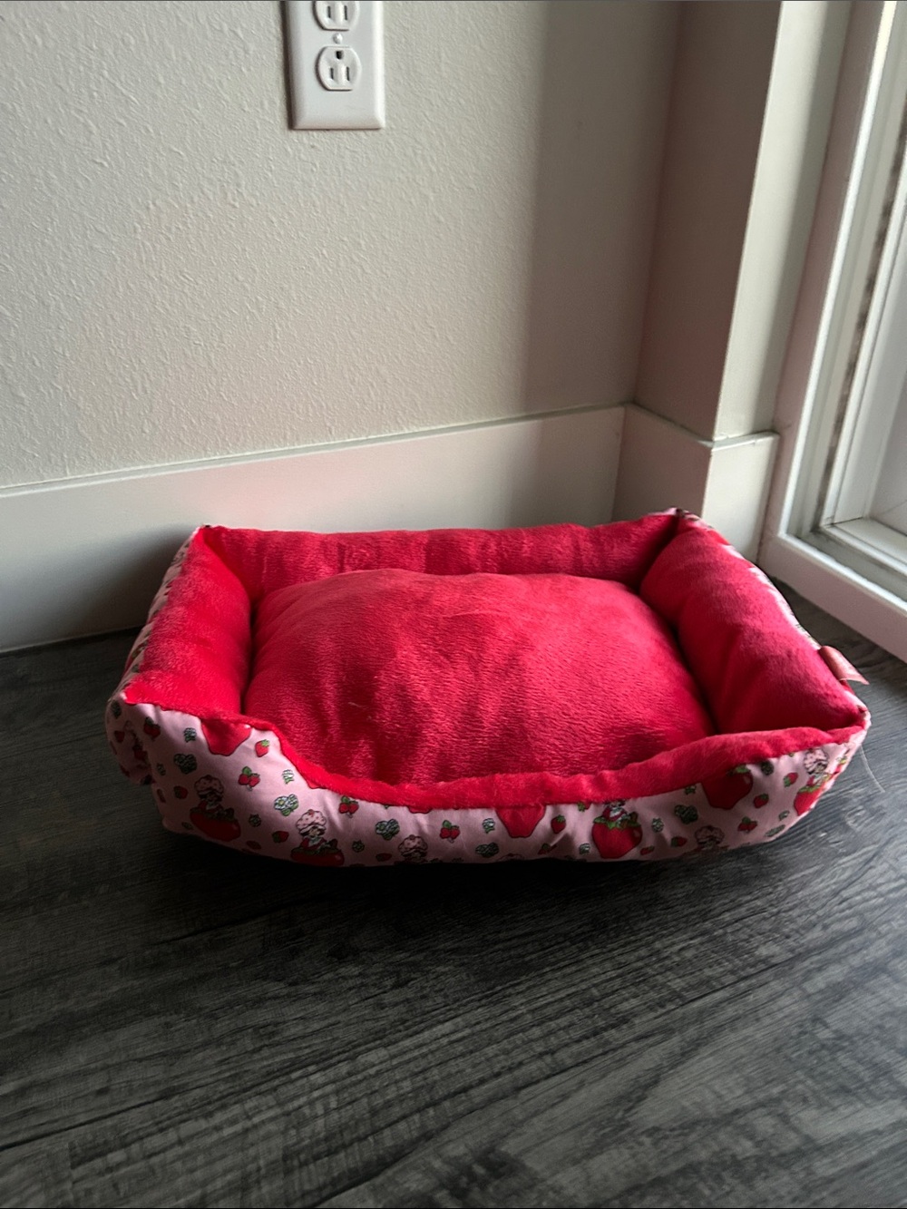 Strawberry shortcake Small Pet Bed - Cozy Lounger